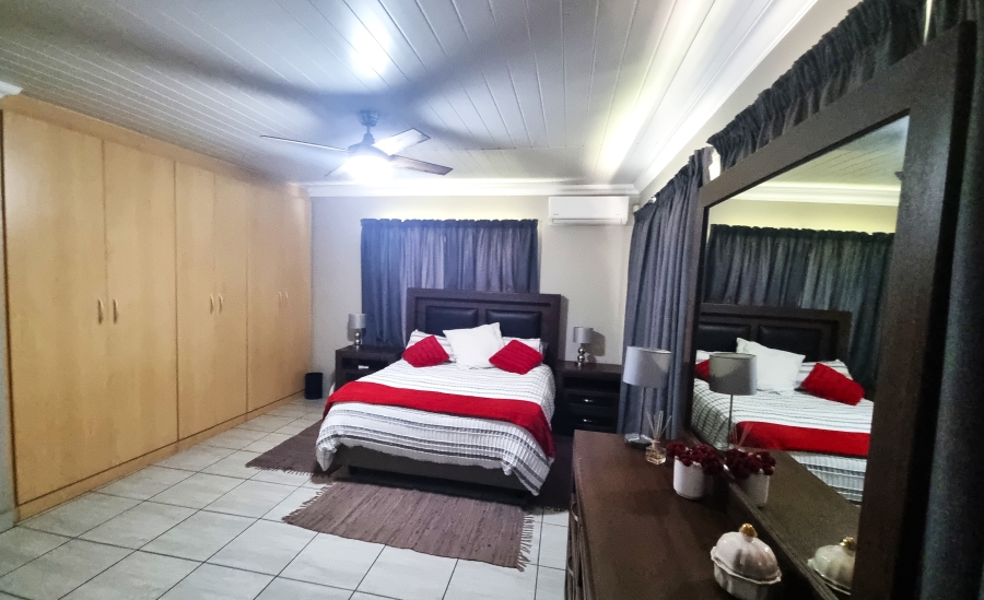 5 Bedroom Property for Sale in Melodie North West